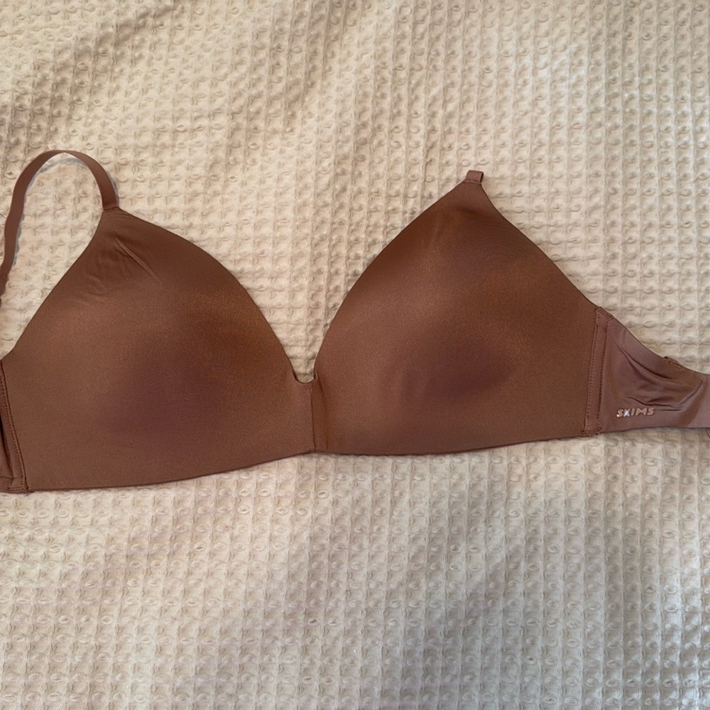 Skims Wireless TShirt Bra